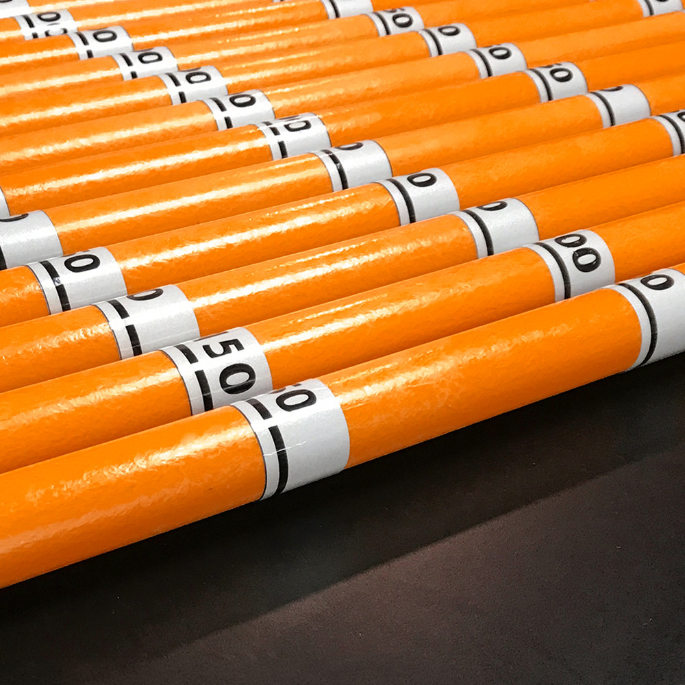 All poles equipped with depth markers (white, colour or reflective)